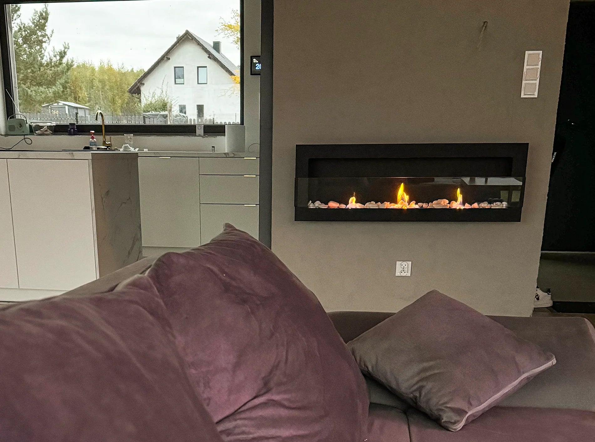 Biokominek wiszący z szybą 1200×400 czarny strukturalny mat